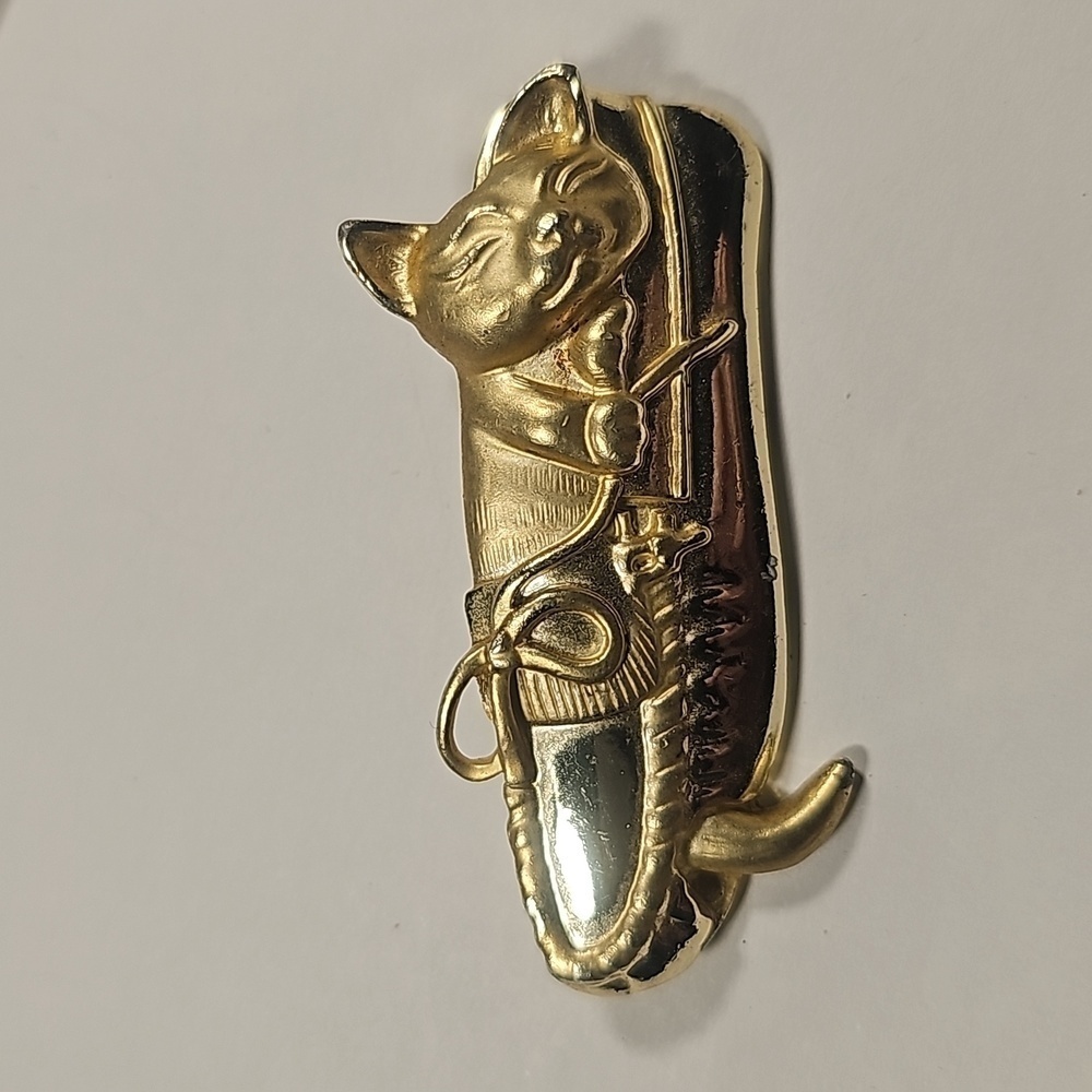 Cat in a shoe Brooch - Picture 1 of 8